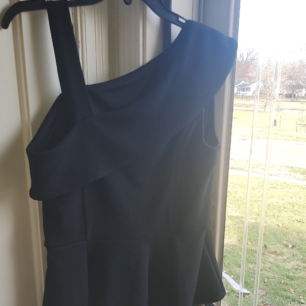 Thalia Sodi Black One-Shoulder Top